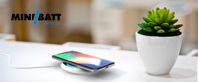 Rychlonabíječka FLY od MiniBattu pro bezdrátové nabíjení doma i v kanceláři